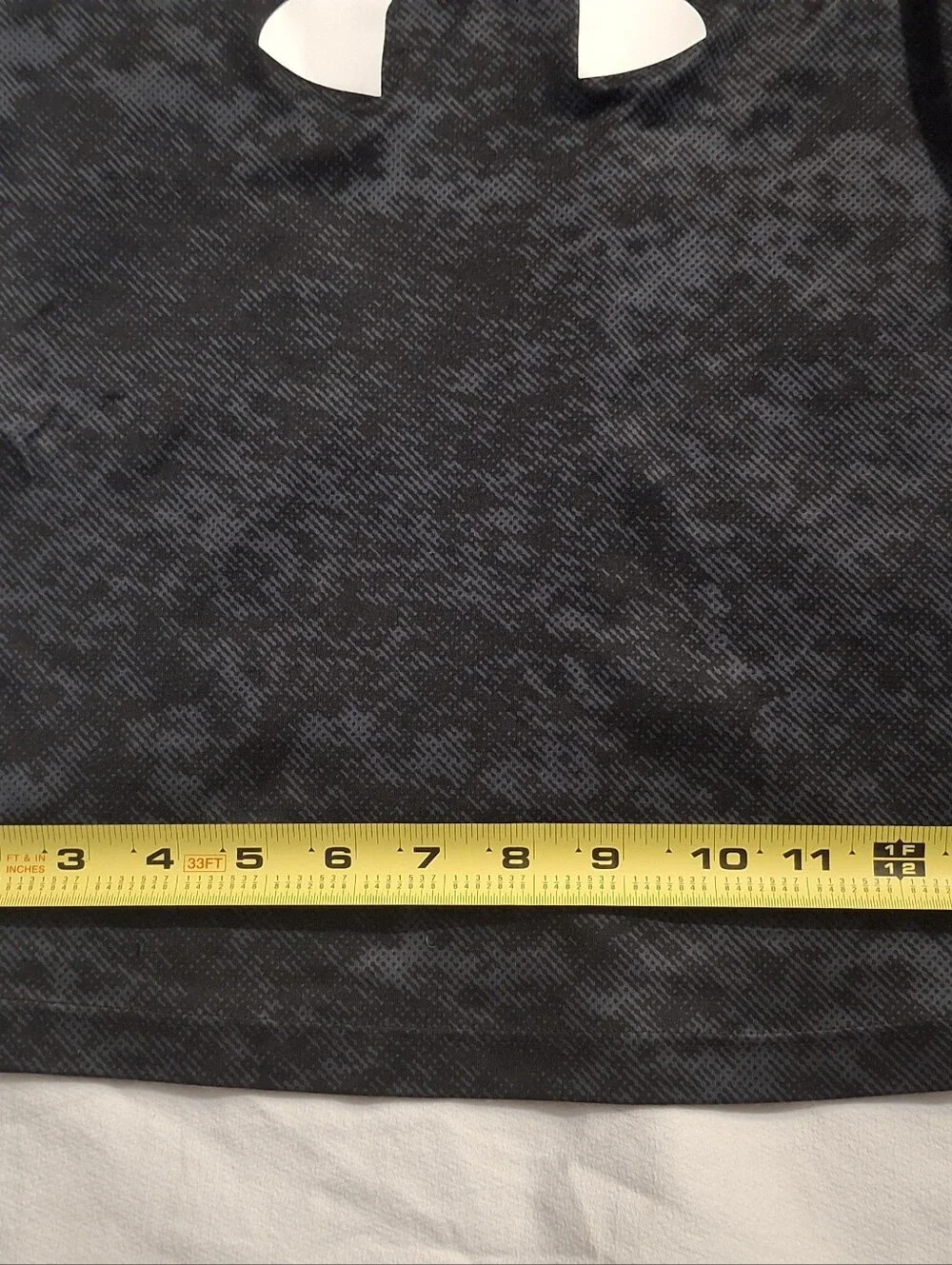 NWOT Under Armour Black/GRAY GIRLS Tee Size Youth Small with White Logo